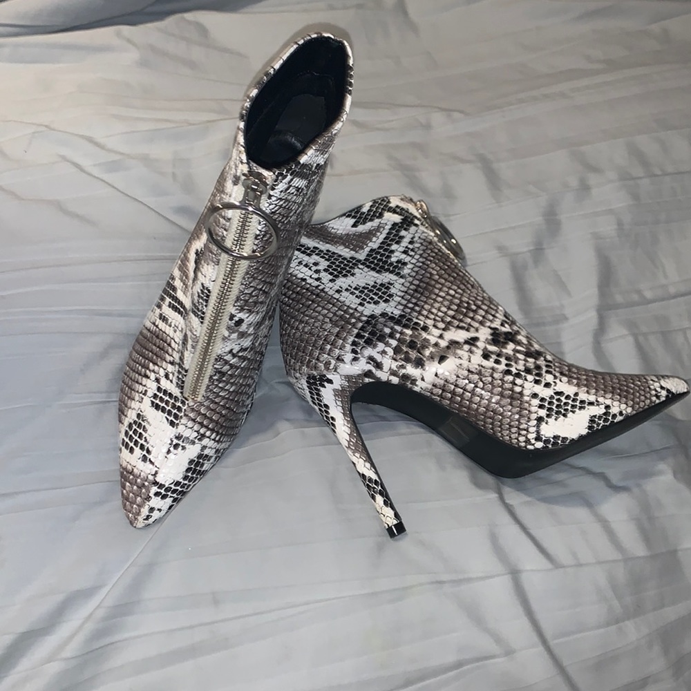 Womens Venus Ankle Boots